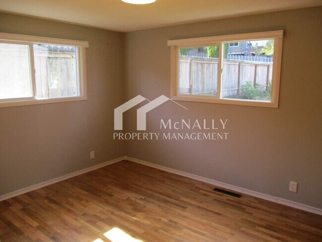 Building Photo - Gorgeous 3 Bedroom, 1 Bathroom Rambler near downtown Gig Harbor!