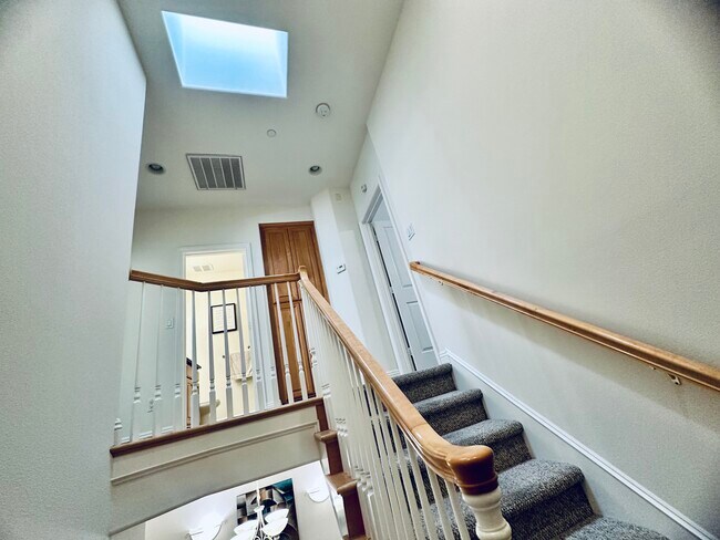 Building Photo - 4106 W Kling St