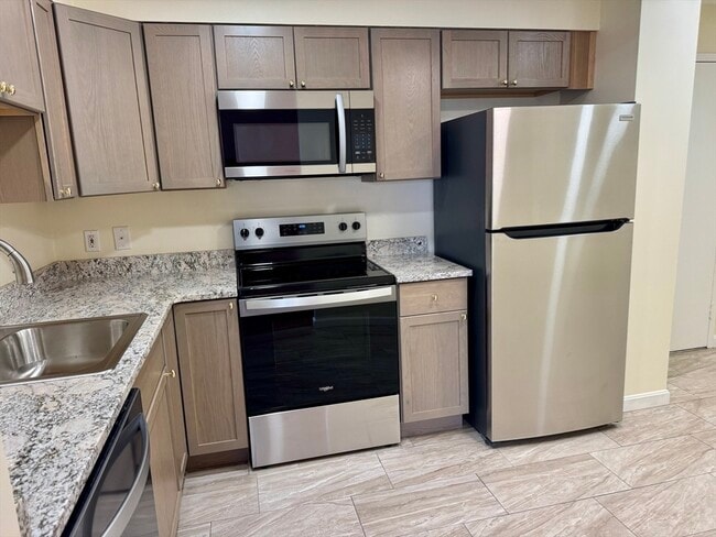 Building Photo - 1004 Paradise Rd