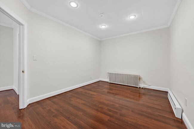 Building Photo - 1618 18th St SE