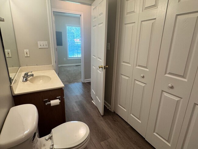 Building Photo - 3 Bedroom, 1 Bathroom Apartment in Thomasville