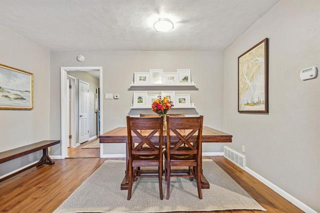 Building Photo - 2127 Clarksdale Dr