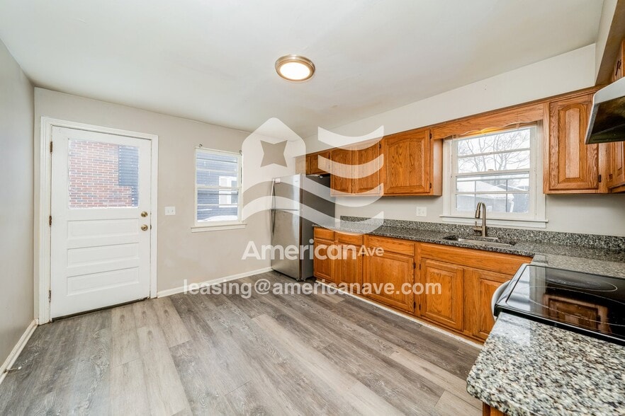 Building Photo - 85 Mc Ardle St