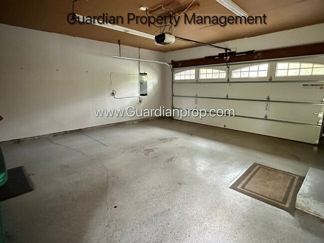 Building Photo - Eden Prairie Single Family Home, Fenced Yard, 2 Car Garage, Dishwasher W/D