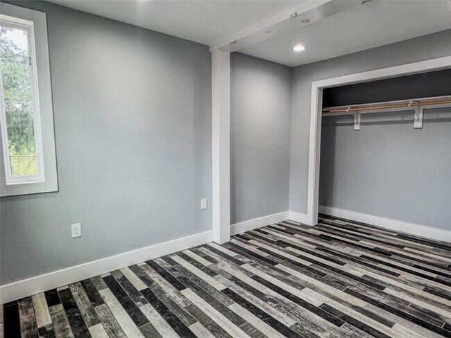 Building Photo - 1232 Kennie Dr