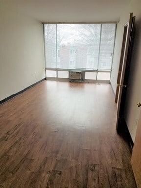 Building Photo - 2BR/1BA Apartment - East Campus - Short Di...