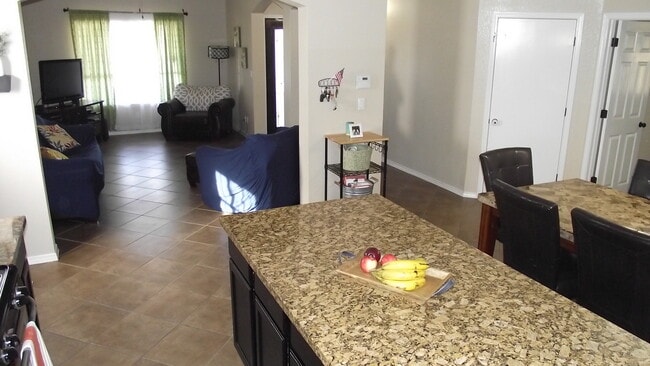 Building Photo - Northeast El Paso/Sandstone Ranch 4 bed with Refrig A/C!