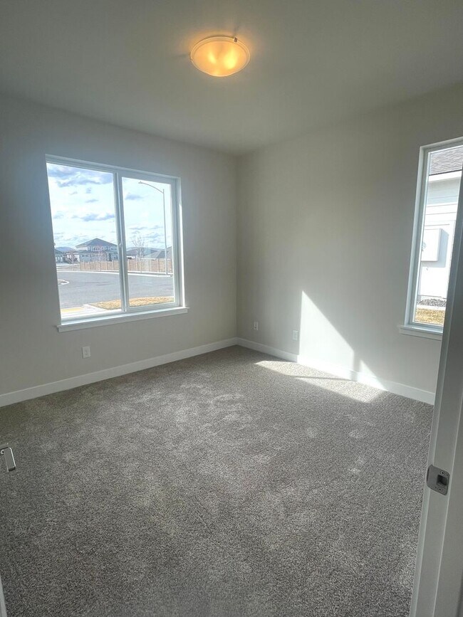Building Photo - 2560 Clark Rdg Dr