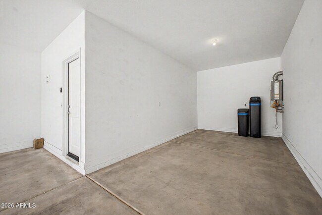 Building Photo - 17057 W Molly Ln