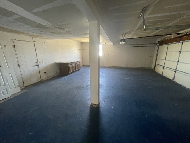 Building Photo - Spacious 6-Bed Oasis with Finished Basement & Cozy Fireplace.