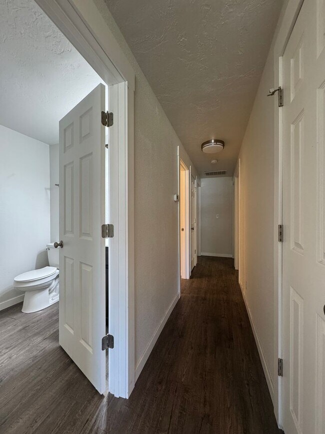 Building Photo - Spacious 4 Bed, 3 Bath House for Rent
