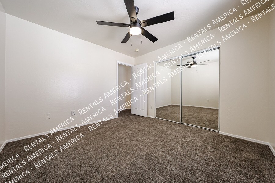 Building Photo - 528 W Mountain Sage Dr