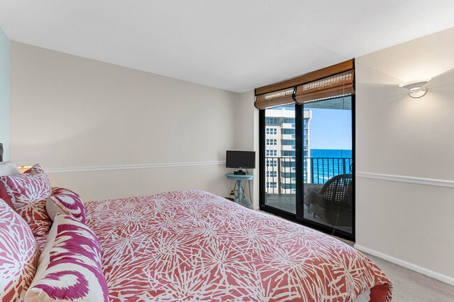 Building Photo - 5420 N Ocean Dr