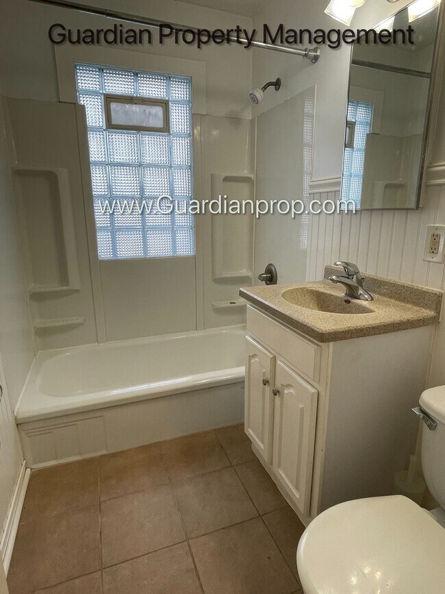 Building Photo - 4618-4620 Cedar Ave S