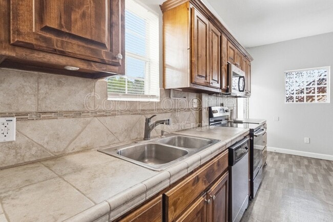 Building Photo - 9140 Sailfish Dr