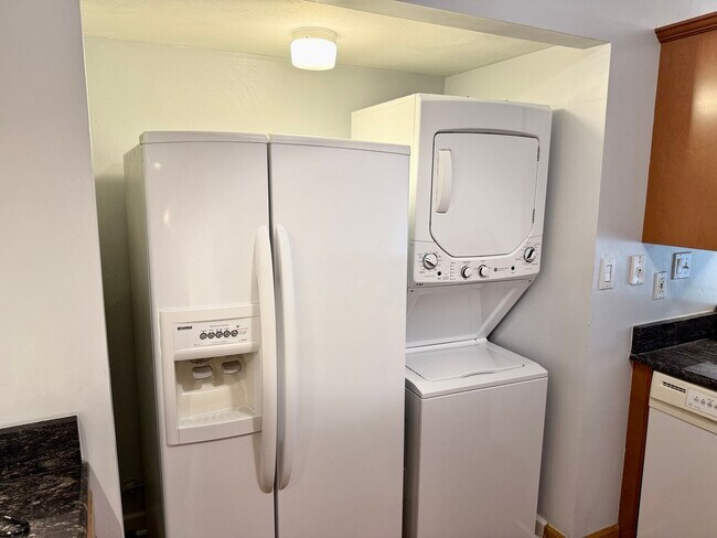 Building Photo - Ready NOW!!!! 2-Bedroom Condo In Ghent! Re...