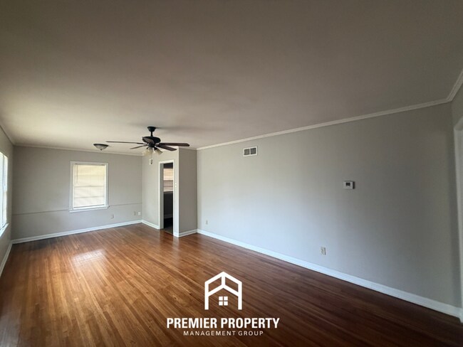 Building Photo - Charming 3BR/2BA in High-Demand 38117 | Hardwood Floors & Fenced Yard