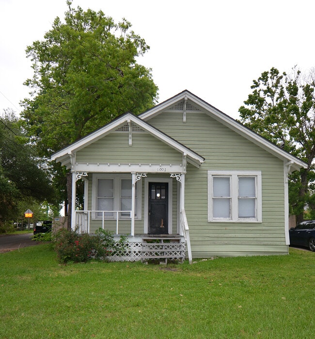 Building Photo - 1001 N Park St