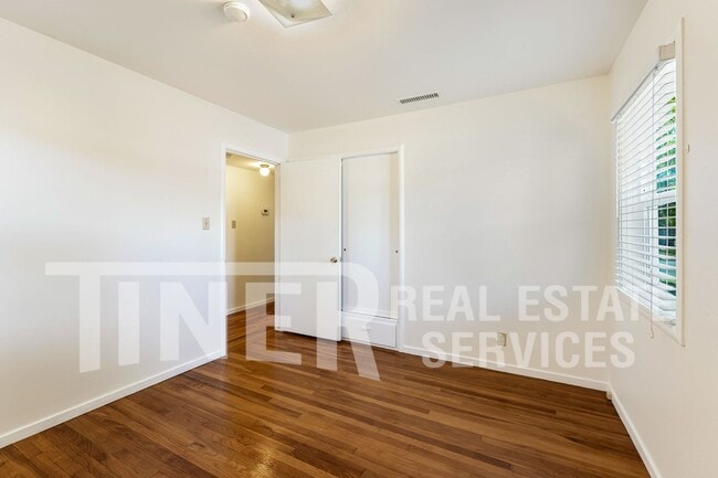 Building Photo - 541 Sandburg Dr