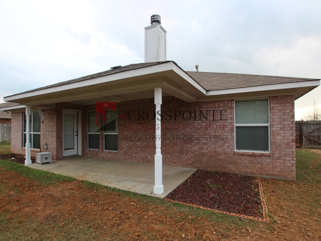 Building Photo - Available! 3 Bedroom Home in Flint!