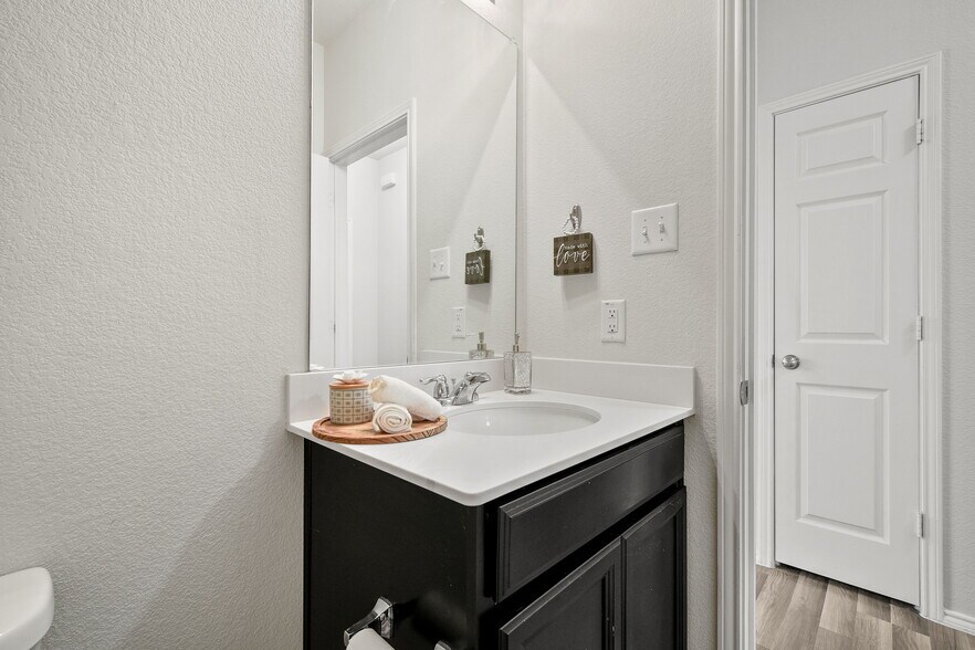 Building Photo - 3104 Montserrat Creek Dr