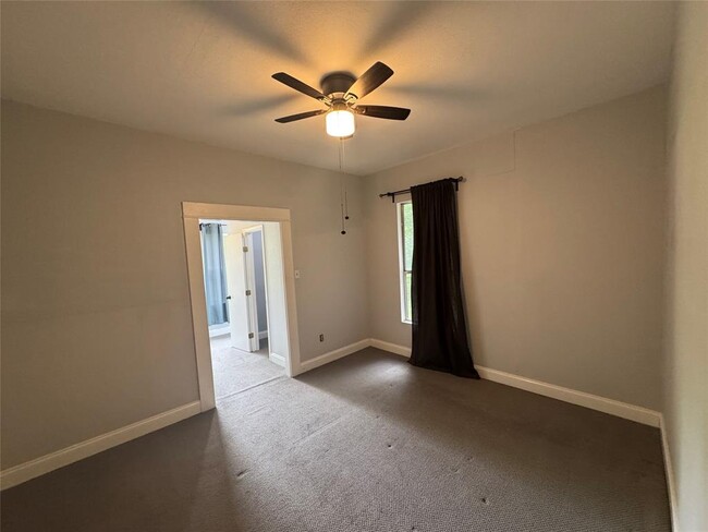 Building Photo - 1129 Saucedo St