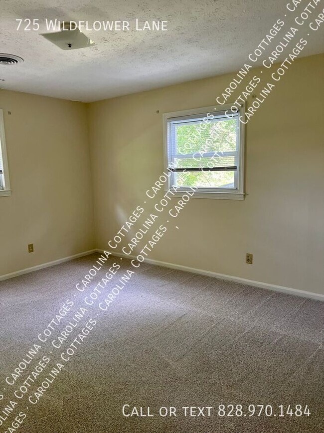 Building Photo - 725 Wildflower Ln