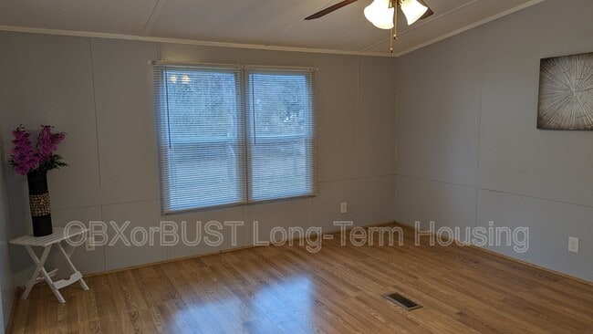 Building Photo - 106 Sumac Ln