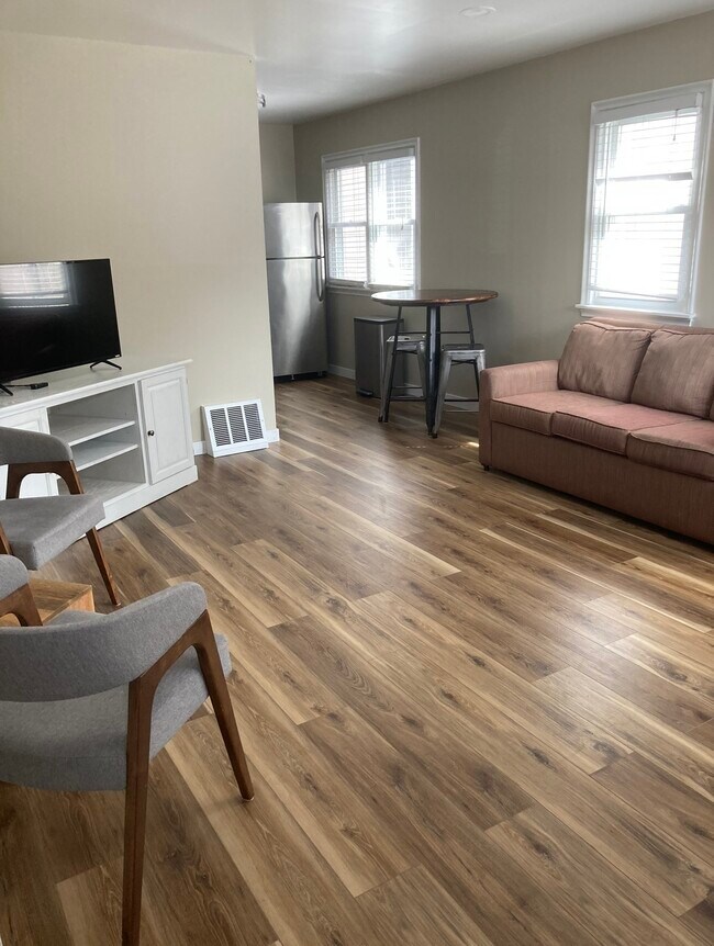 Building Photo - 3323 Bryant Ave S