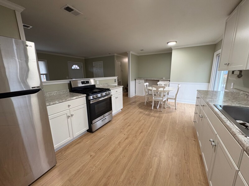 Building Photo - 20 Twin Oaks Dr