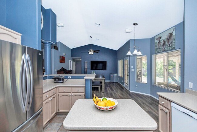 Building Photo - Pool home for rent August 1, 2025