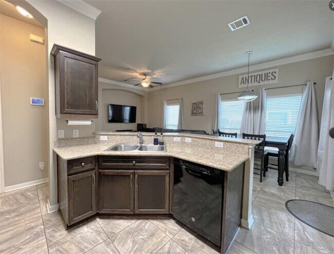 Building Photo - 244 Fieldstone Pl