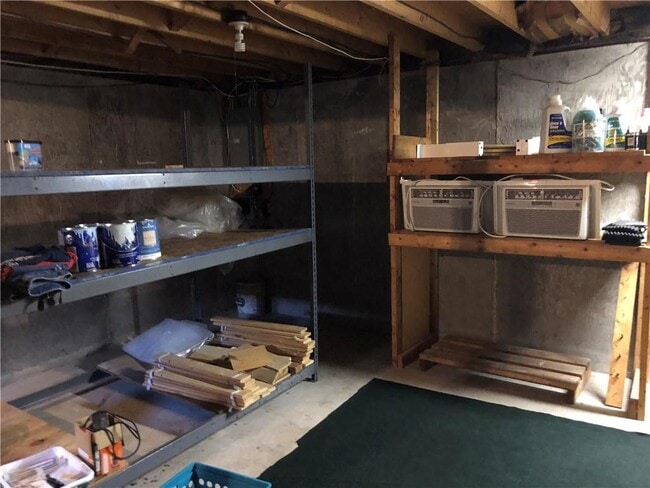 Building Photo - 161 Hines Rd