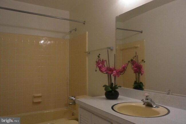 Building Photo - 6750 Towne Lane Rd