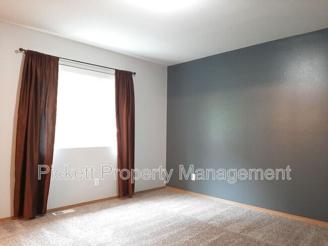 Building Photo - 6272 Alexis Dr NE