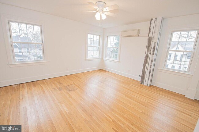 Building Photo - 308 N Division St