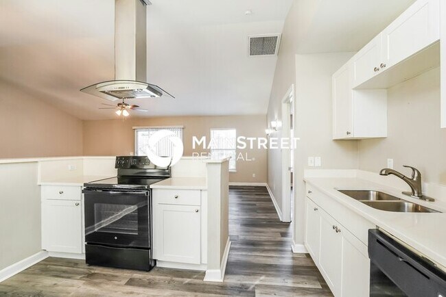 Building Photo - 3 Bedroom Pet-Friendly Home in CAPE CORAL, FL with Main Street Renewal