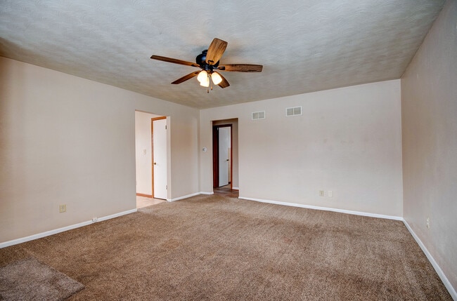 Building Photo - 323 S Hebbard St