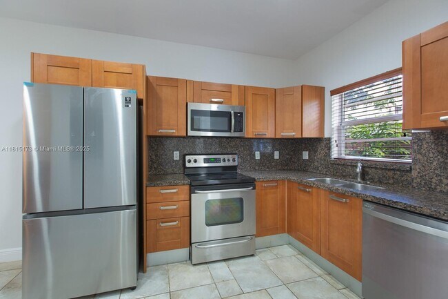 Building Photo - 2913 SW 30th Ct