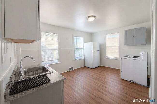 Building Photo - 96 Franklin St