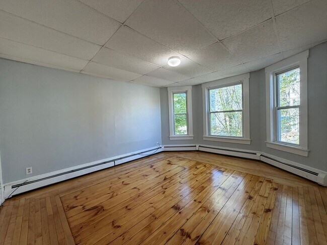 Building Photo - 93 Bellevue Ave