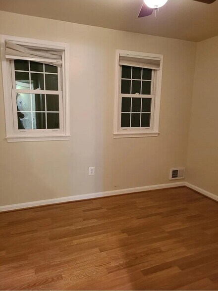 Master bedroom - 8219 McClelland Pl