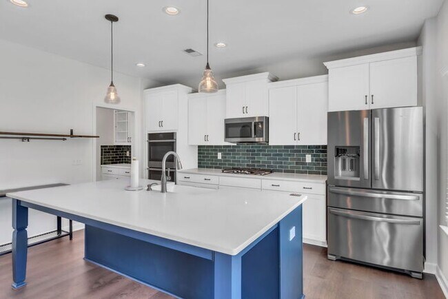 Building Photo - Charming 4-Bed Retreat with Fireplace – Spacious 2631 Sq Ft in Easley, SC, Zoned for Wren Schools