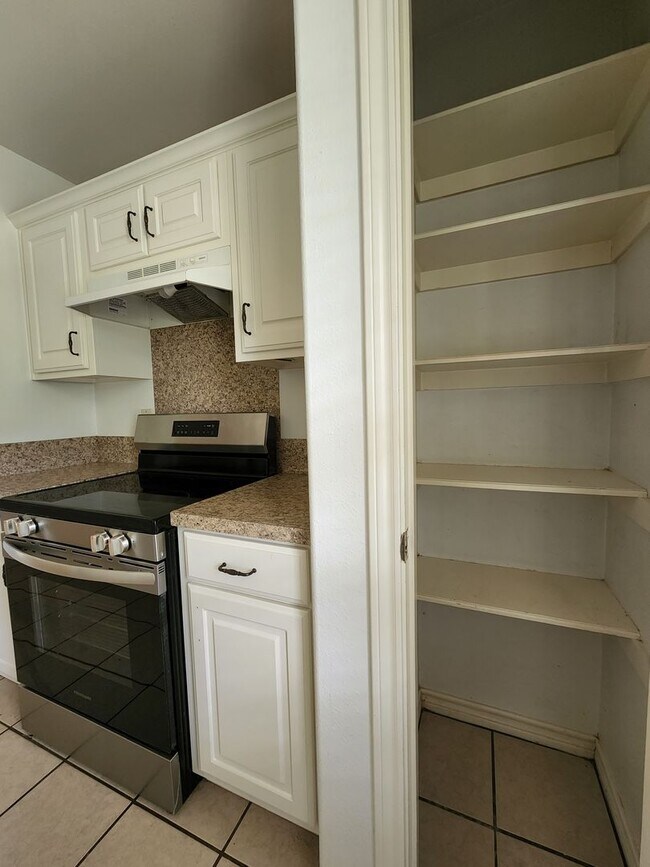 Building Photo - 3 bedroom 2 bath brick home