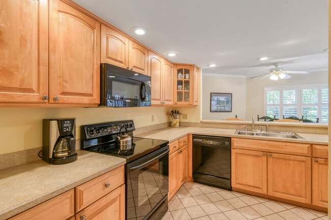 Building Photo - 28 Uno Lago Dr