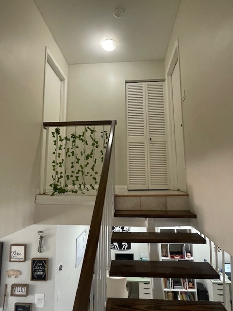 2nd floor landing - 6500 Kendale Lakes Dr