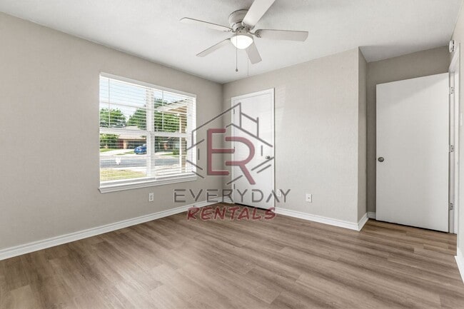 Building Photo - $500 OFF FIRST MONTHS RENT!!
