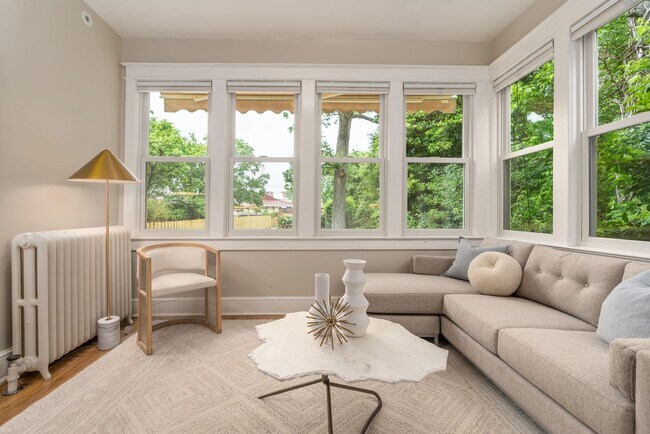 Building Photo - Charming Townhome | 5 Bed | 3.5 Bath | 2,400 Sf | Covered Front Porch & Large Fenced-In Backyard ...