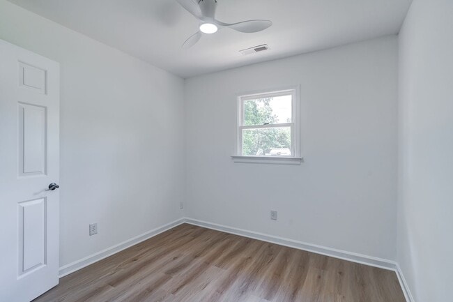 Building Photo - Completely Renovated 3 Bedroom Belmont Townhome Available Now!