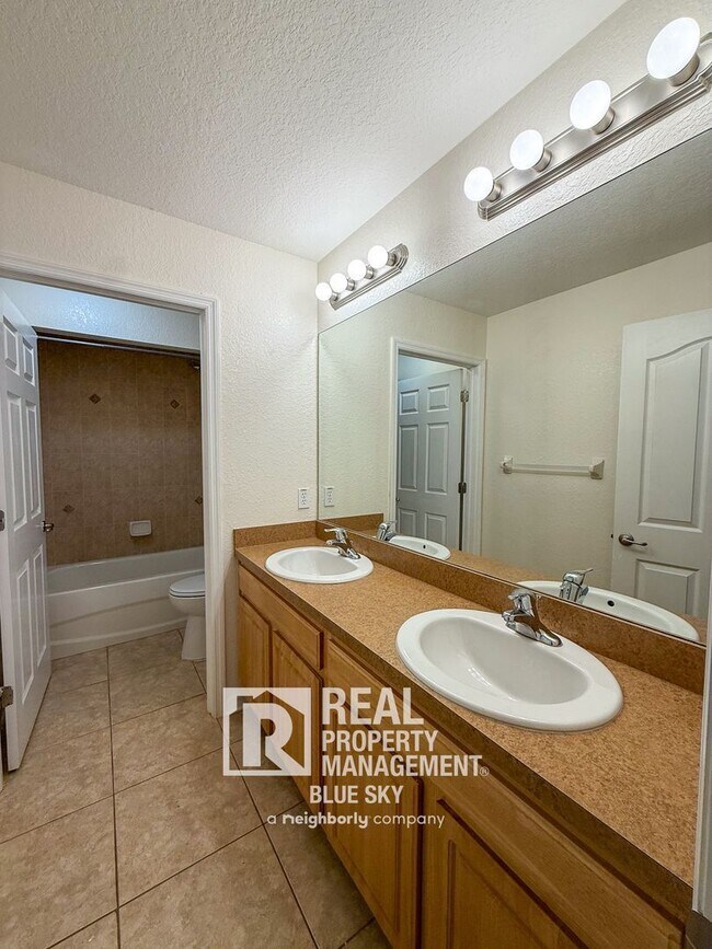 Building Photo - 12336 Jaybird Rd